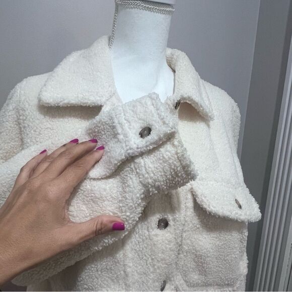 Universal Threads Women's Sherpa jacket size medium in ivory with pockets - Picture 8 of 10